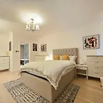Luxury 2 Bedroom Apartment
